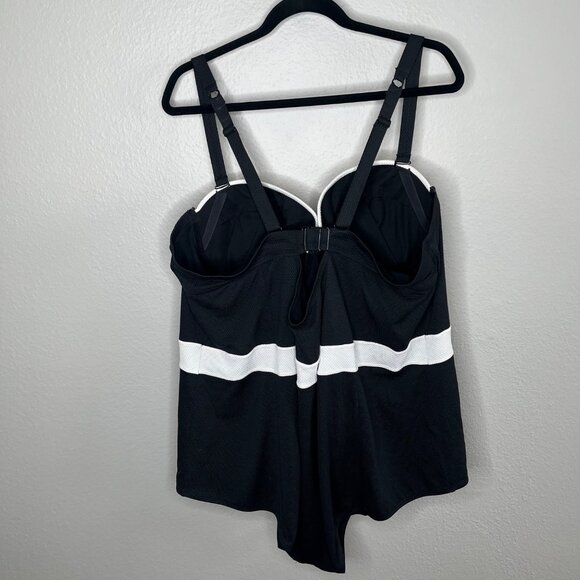Torrid Size 5X Black & White Underwire One-Piece Swimsuit - Picture 4 of 10